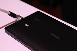这下合手了 诺基亚WP8.1新旗舰Lumia 930上手玩4