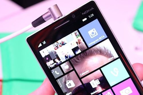 这下合手了 诺基亚WP8.1新旗舰Lumia 930上手玩7