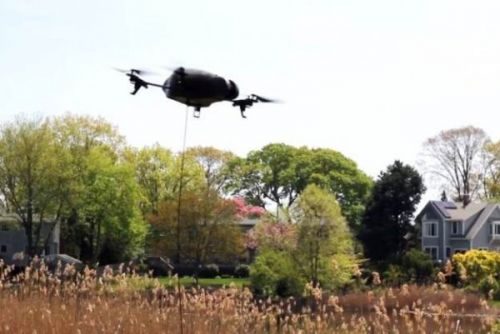 用无人机遛狗,主人你能再懒点吗