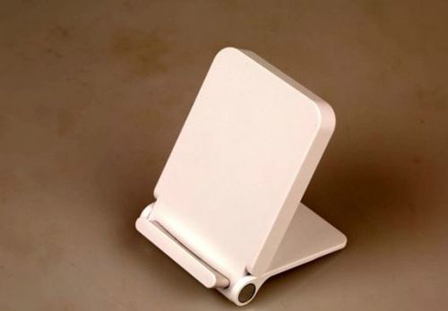 LG G3无线充电底座曝光:站直了别趴下