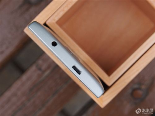 中国移动首款自主4G手机图赏:999元\/5寸屏