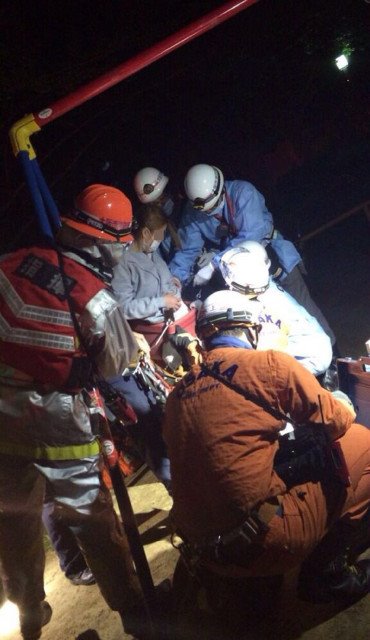 女网友被困儿童秋千上推特求救,事闹大了_业界