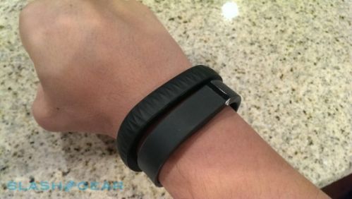 FitBit Surge等三专利送审 或推新可穿戴设备0