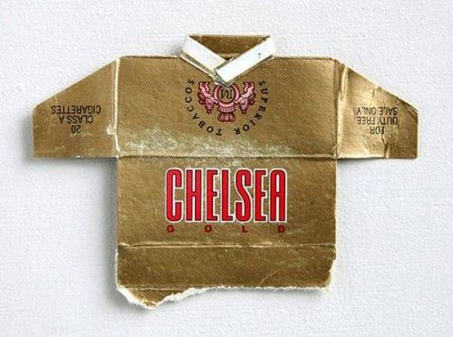 这样庆祝世界杯最棒 巧手用烟盒折成球衣