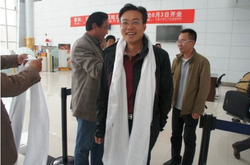 美隆陈海升玉树公益行：让孩子笑起来0