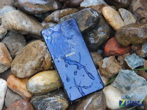 毫厘之间见精密 索尼Xperia Z2防水测试