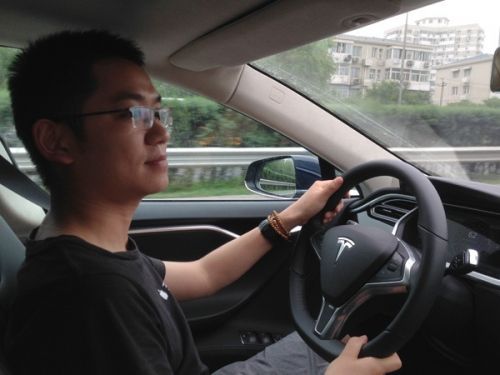 特斯拉中美试驾对比 两地差距悬殊但正在缩小