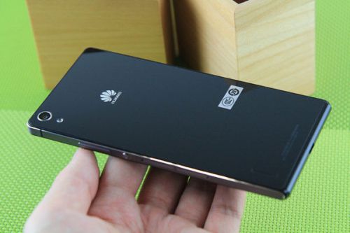 华为P7上手评测：双面大猩猩玻璃机身 跑分不出众1