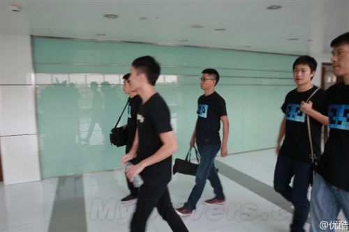 罗永浩喊话王自如:晚上单挑