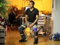 [组图]挤公交神器：Chairless Chair隐形椅