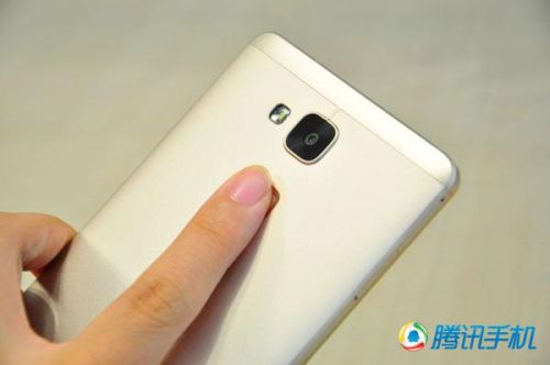 华为Mate7评测：更高屏占比 指纹识别准确5