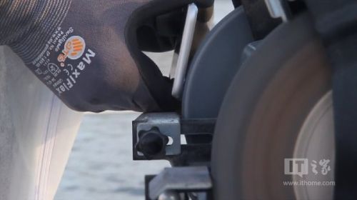 受不了iPhone6凸出的摄像头?把它磨平吧!