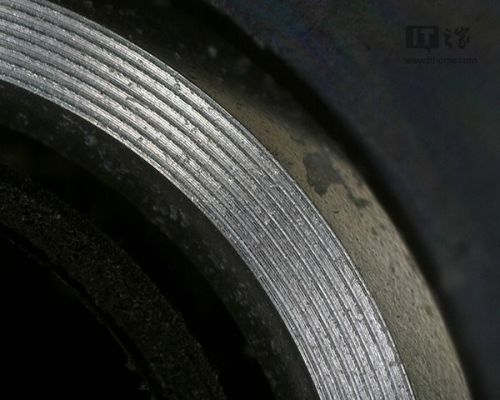 显微镜下的索尼Xperia Z3 Compact