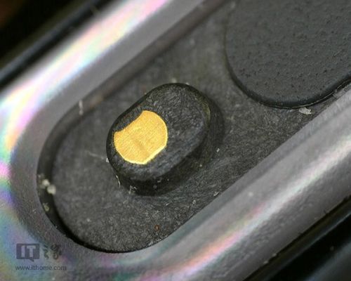 显微镜下的索尼Xperia Z3 Compact