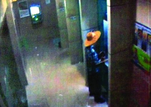 奇葩 小偷 :砸了ATM机后跑到 派出所求助 _业界新