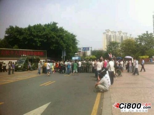 深圳新济达欠薪老板跑路 员工讨薪仅发300元餐