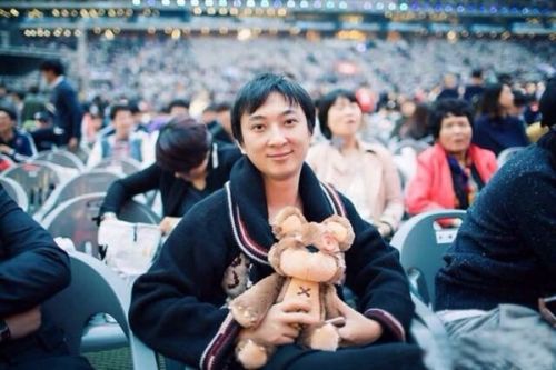 王思聪:IG战队再不争气就直播吃翔