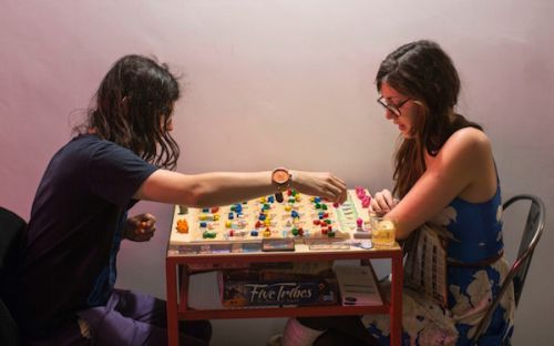 你也许发现了,很多人开始玩桌游_电子观察_元